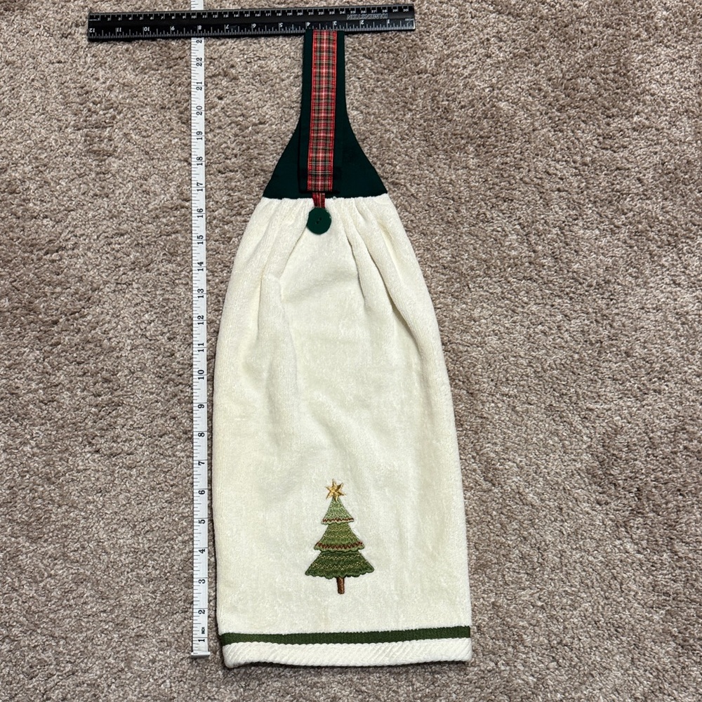 Kassatex Cream and Green Festive Towel